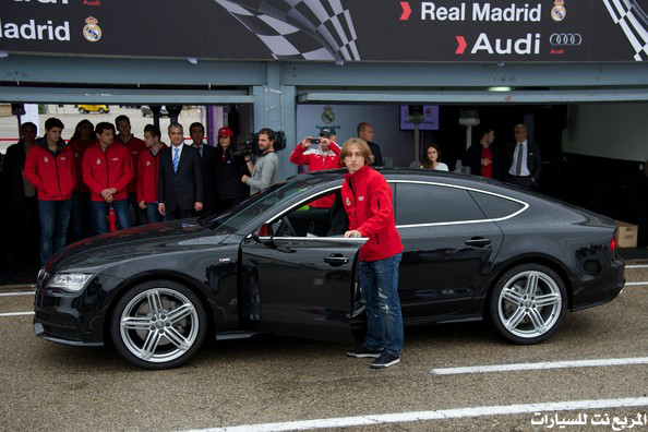 نجوم نادي ريال مدريد الاسباني يتسلمون سياراتهم الفاخرة من اودي بعد تجديد الرعاية بالصور 18