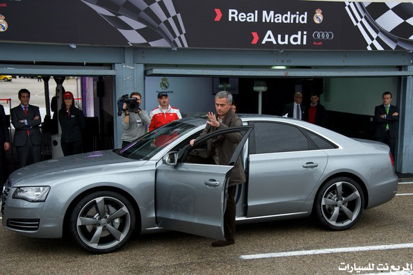 نجوم نادي ريال مدريد الاسباني يتسلمون سياراتهم الفاخرة من اودي بعد تجديد الرعاية بالصور 1