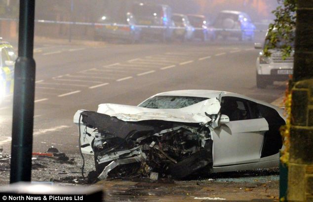 وفاة سائق سيارة اودي ار 8 اثر حادث تصادم بينه وبين حافلة نقل في مدينة "نيوكاسل" بالصور 3