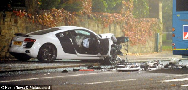 وفاة سائق سيارة اودي ار 8 اثر حادث تصادم بينه وبين حافلة نقل في مدينة "نيوكاسل" بالصور 13