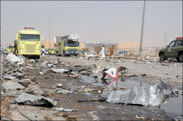 انفجار في الرياض صباحاً يهز المدينة شرقاً بعد انفجار ناقلة محملة بالنفط تحدث اضرار كبيرة بالصور 12
