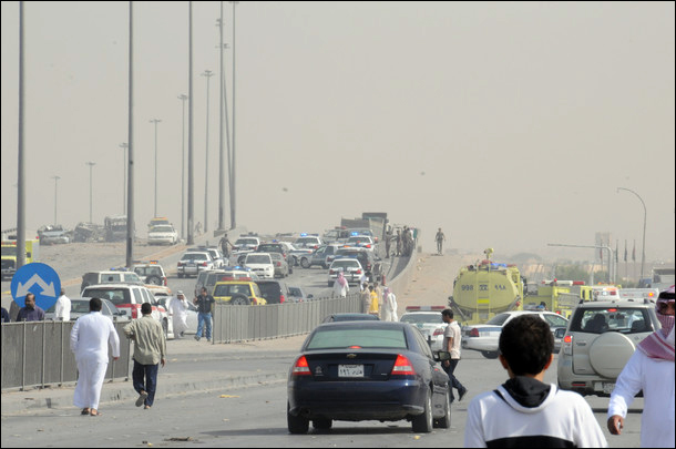 انفجار في الرياض صباحاً يهز المدينة شرقاً بعد انفجار ناقلة محملة بالنفط تحدث اضرار كبيرة بالصور 21