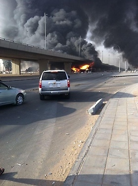 انفجار في الرياض صباحاً يهز المدينة شرقاً بعد انفجار ناقلة محملة بالنفط تحدث اضرار كبيرة بالصور 104