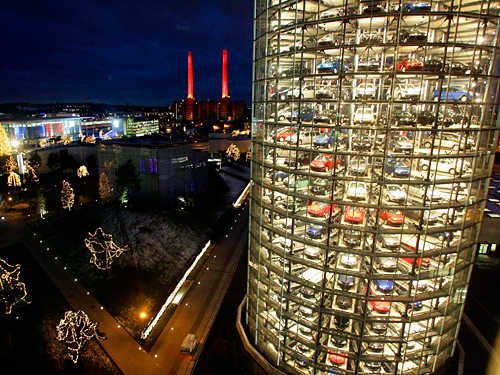 برج خاص لمواقف سيارات "فولكس فاجن" لجميع عملائها بإنتظام وبشكل رائع بالصور Volkswagen 11