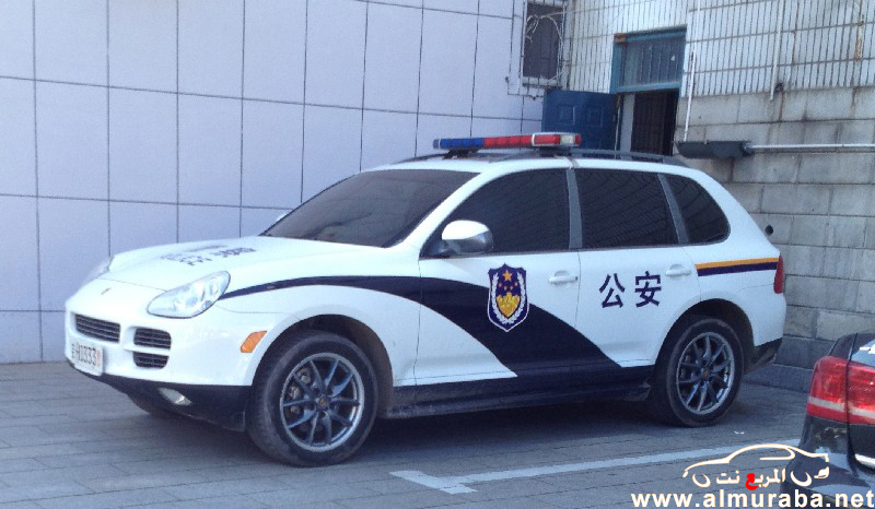 الشرطة الصينية تستخدم "بورش كايين" الجديدة لتليق السيارة برجل الشرطة لديها والوصول الاسرع للحدث 6