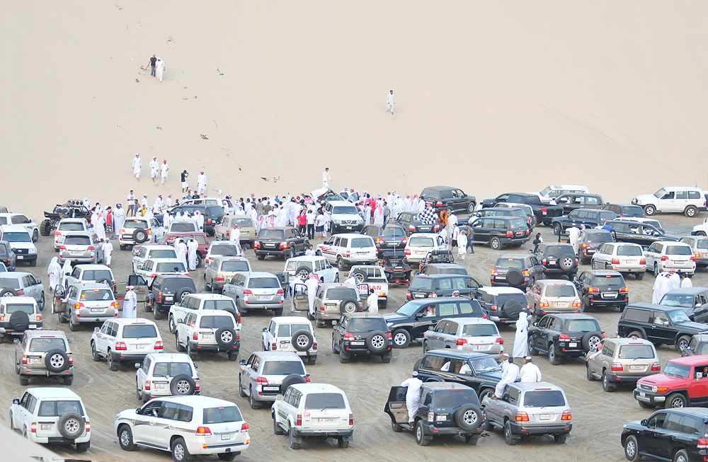 حادث تطعيس تويوتا تندرا وجيب لاندكروزر في دولة قطر "طعس العديد" بالصور 7