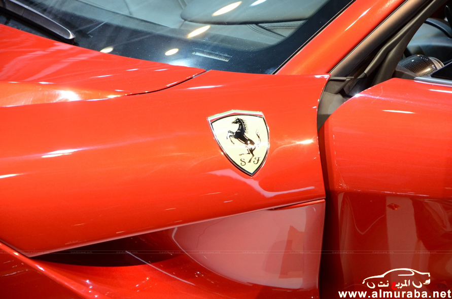 فيراري أف 12 بيرلينيتا تكشف نفسها في معرض باريس وتجذب الزائرين Ferrari F12 Berlinetta 43