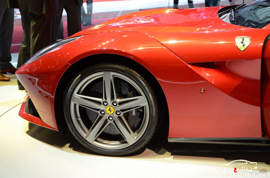 فيراري أف 12 بيرلينيتا تكشف نفسها في معرض باريس وتجذب الزائرين Ferrari F12 Berlinetta 44