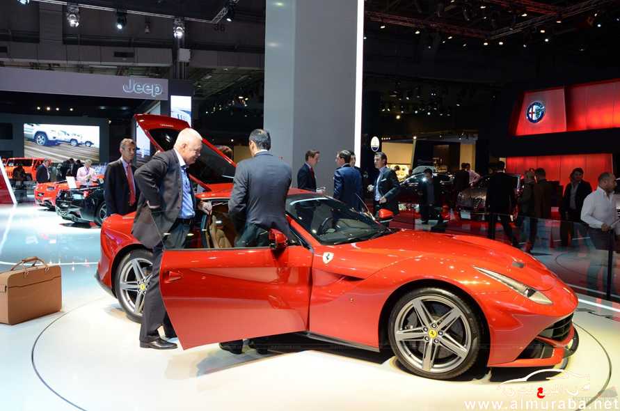 فيراري أف 12 بيرلينيتا تكشف نفسها في معرض باريس وتجذب الزائرين Ferrari F12 Berlinetta 16