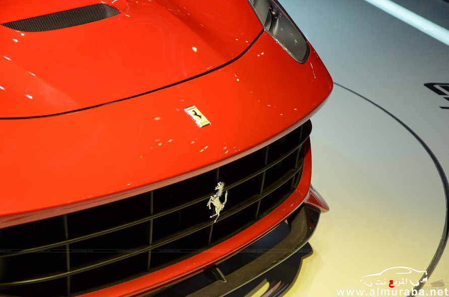 فيراري أف 12 بيرلينيتا تكشف نفسها في معرض باريس وتجذب الزائرين Ferrari F12 Berlinetta 17
