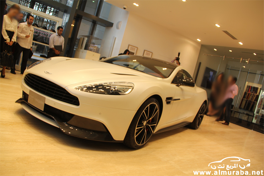 تدشين استون مارتن فانكويش في صالة العرض الجديدة في مدينة دبي Aston Martin Vanquish 2
