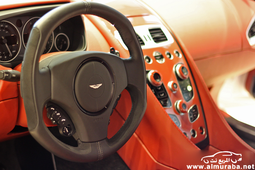 تدشين استون مارتن فانكويش في صالة العرض الجديدة في مدينة دبي Aston Martin Vanquish 7