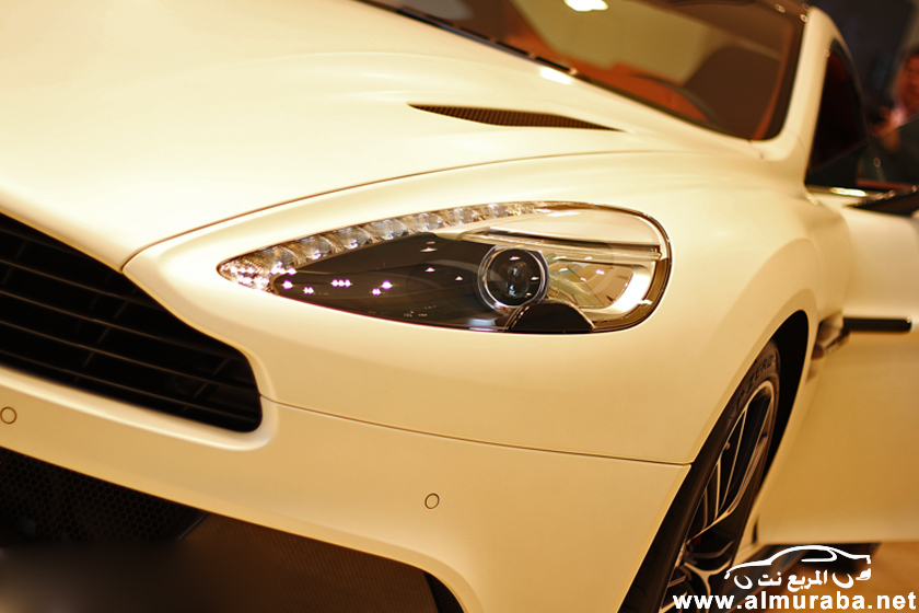 تدشين استون مارتن فانكويش في صالة العرض الجديدة في مدينة دبي Aston Martin Vanquish 8