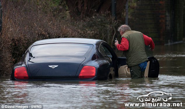 غرق سيارة بنتلي كونتيننتال جي تي الجديدة في "بريطانيا" بعد فوز صاحبها بمسابقة "اليانصيب" بالصور 6