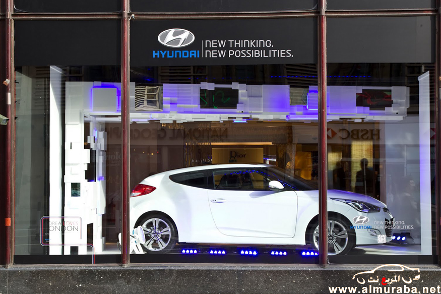هيونداي فيلوستر 2013 تعرض سيارتها الجديدة في محلات هارودز في لندن من اجل الاولمبياد 13