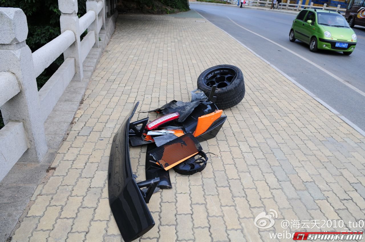 حادث لامبورغيني مورسيلاجو في الصين بسبب عدم الخبرة في قيادة السيارة وكذلك السرعة بالصور 28