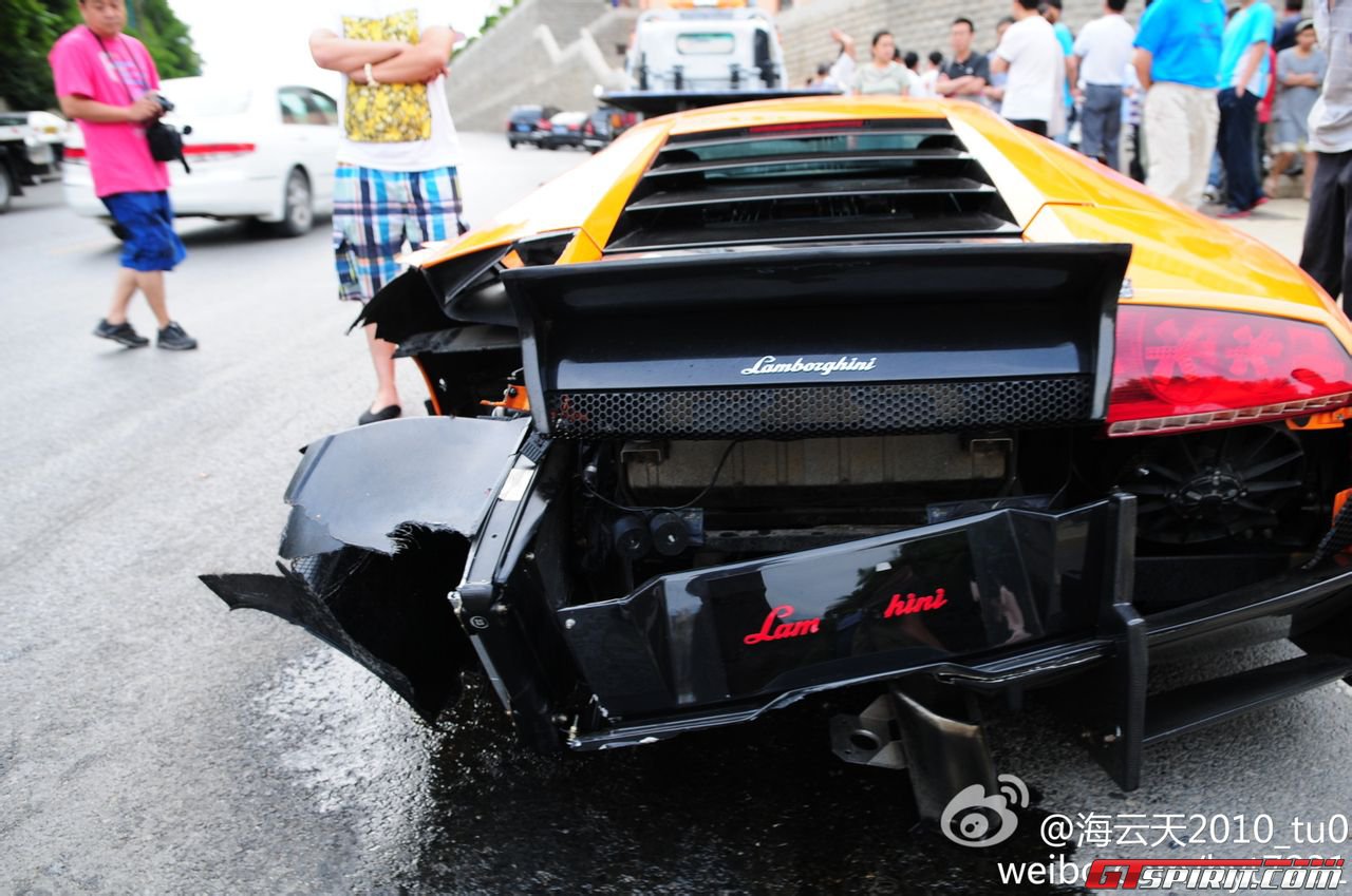حادث لامبورغيني مورسيلاجو في الصين بسبب عدم الخبرة في قيادة السيارة وكذلك السرعة بالصور 2
