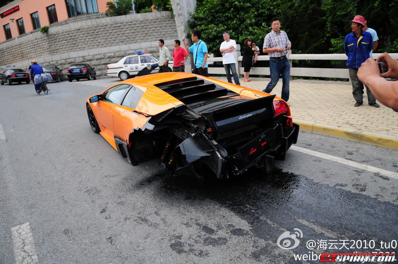 حادث لامبورغيني مورسيلاجو في الصين بسبب عدم الخبرة في قيادة السيارة وكذلك السرعة بالصور 3