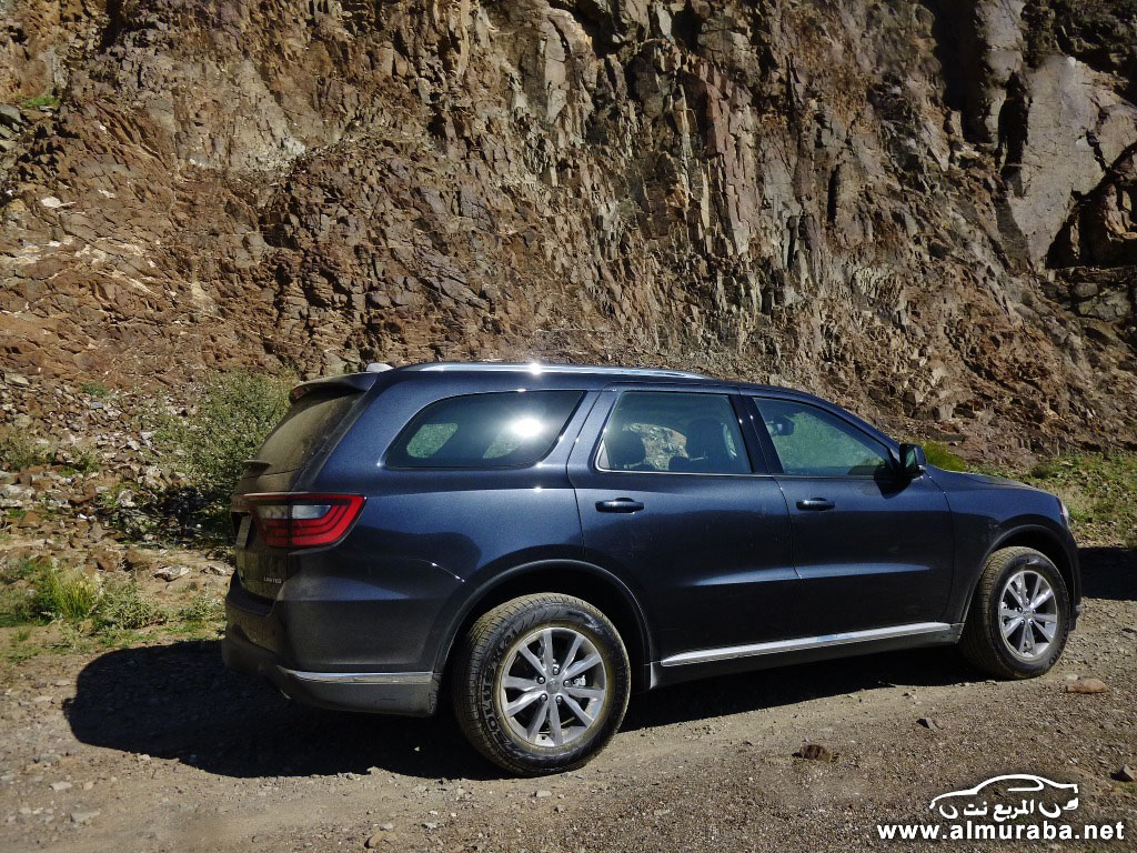 2014-Dodge-Durango-in-the-UAE-2