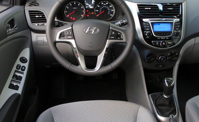 هيونداي اكسنت تقوم بتطوير "الجير" لجعله سهل التحكم والحركة اكثر في سياراتها Hyundai Accent 10