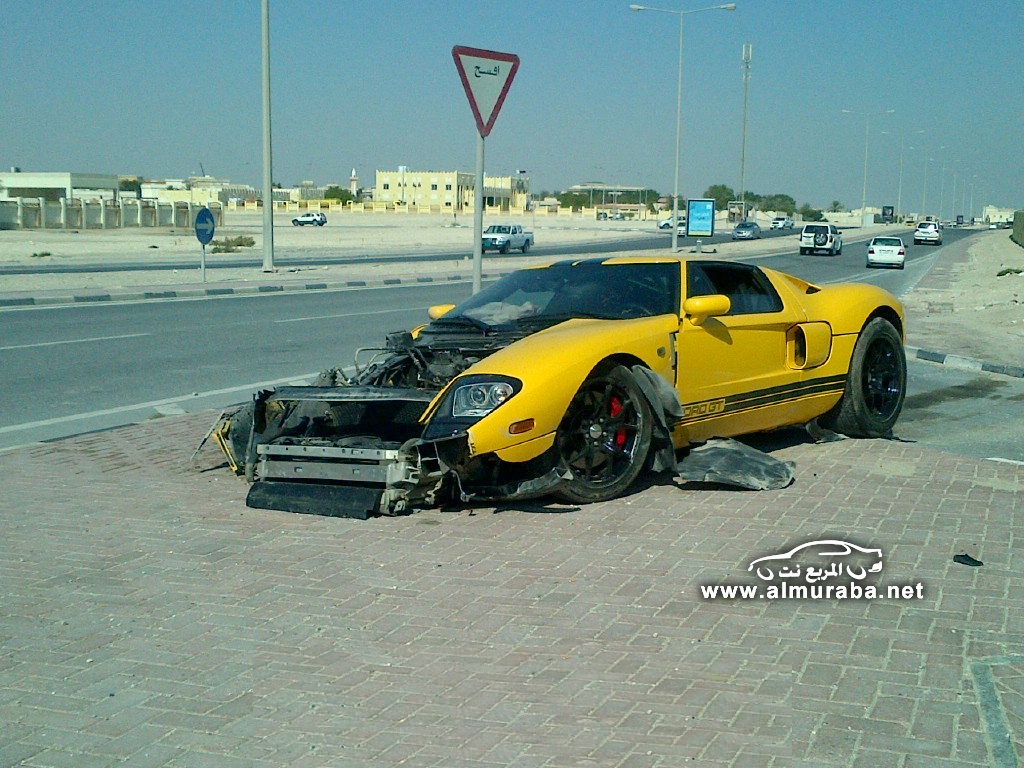 "بالصور" فورد جي تي المنافسة لسيارة بوجاتي فيرون تتعرض لحادث مؤلم في دولة قطر Ford GT 3