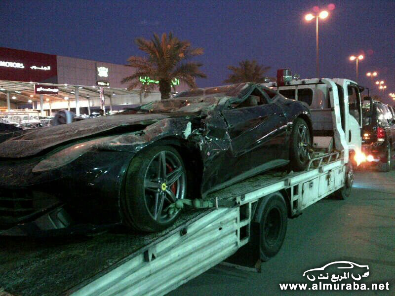 "بالصور" حادث فيراري برلينيتا الجديدة في مدينة الرياض Ferrari F12berlinetta 5