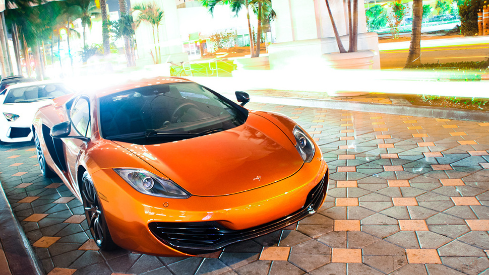 مكلارين تحصل على اجمل صورة لسيارتها 12C باللون البرتقالي McLaren 12C