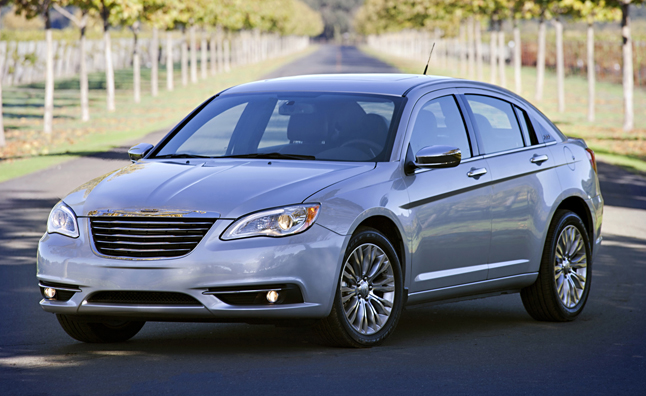 كرايسلر 2015 فئة 200 تعود لقيادة وتحسين العلامة التجارية مرة أخرى Chrysler 2015