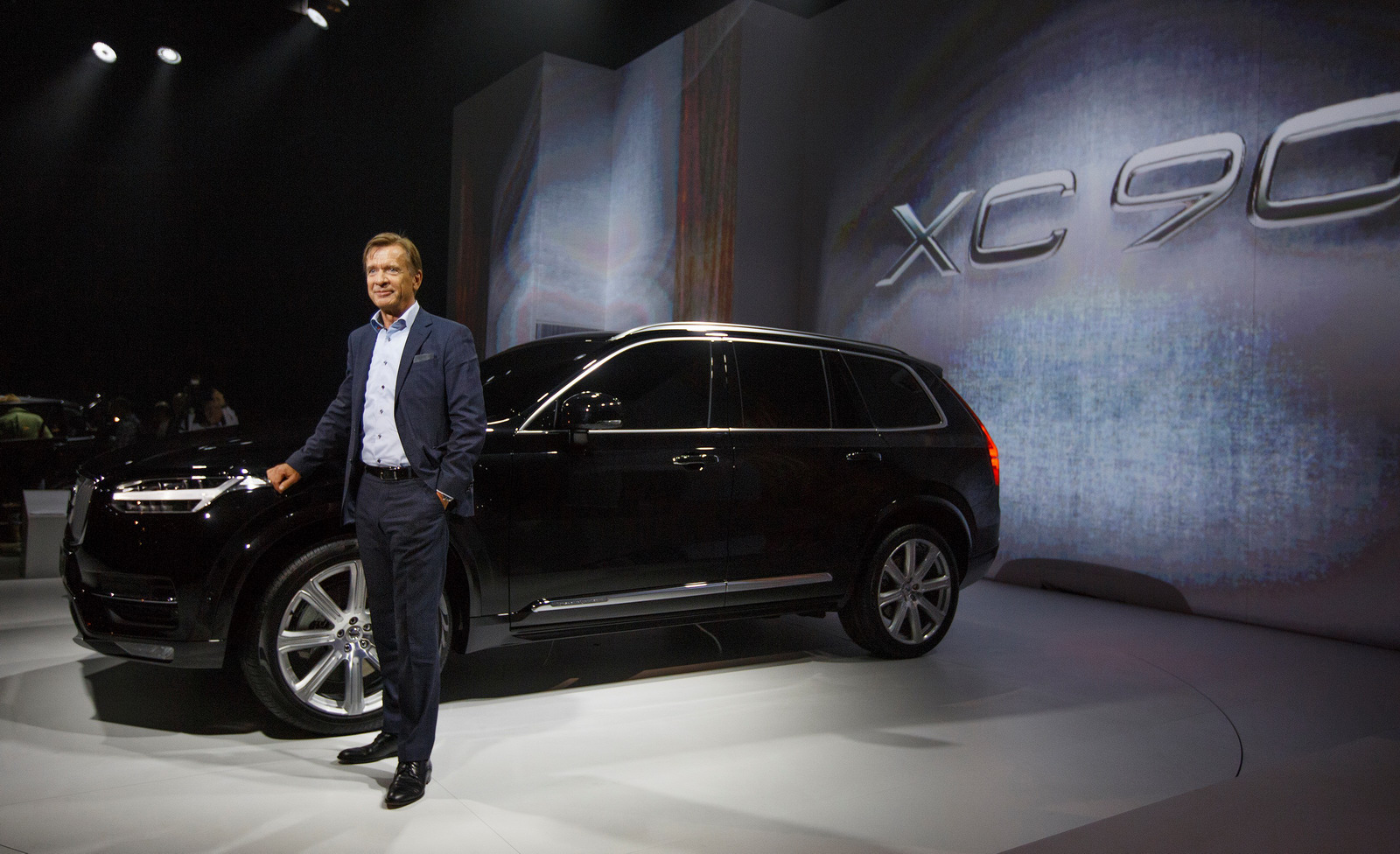 2015-Volvo-XC90-4