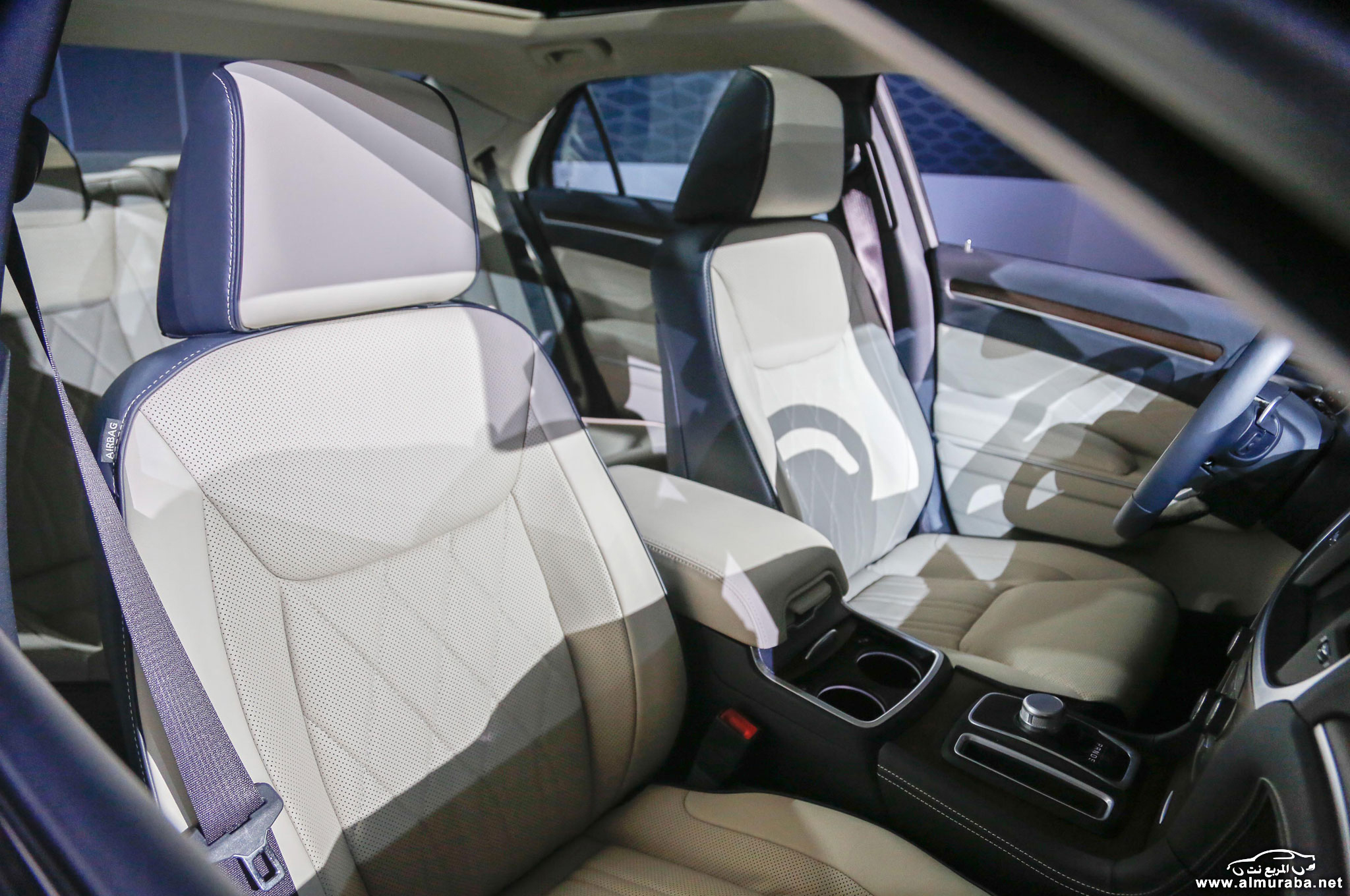 2015-chrysler-300-interior-seats