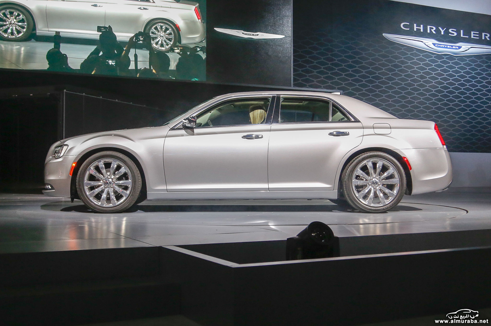 2015-chrysler-300-side-view-on-stage