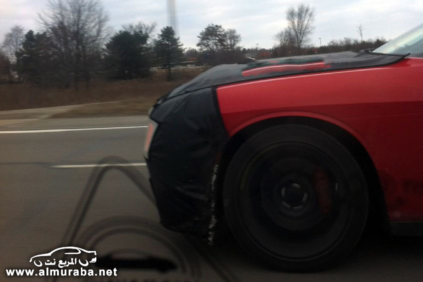 2015-dodge-challenger-spied-front-close