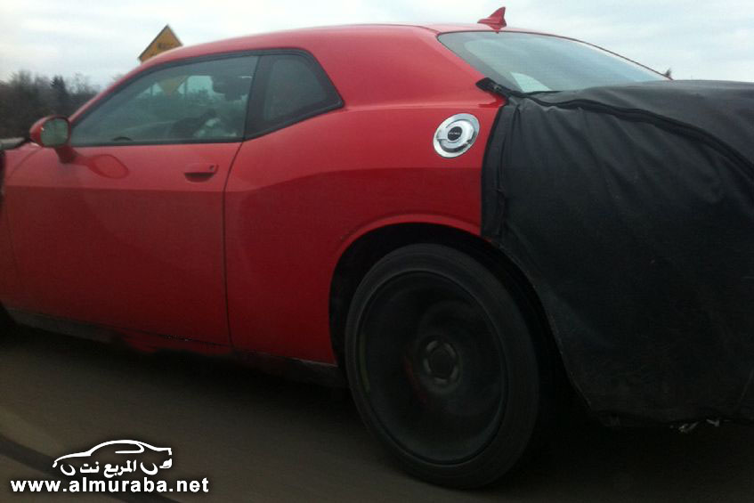 2015-dodge-challenger-spied-rear-three-quarter