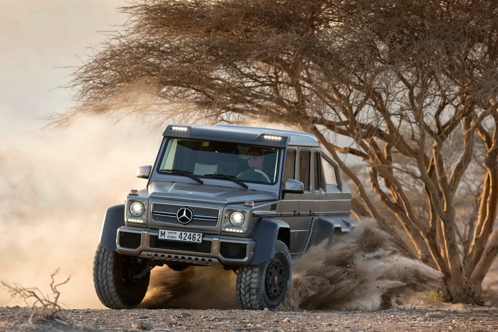 Mercedes-Benz-G63-AMG-6x6-3[3]