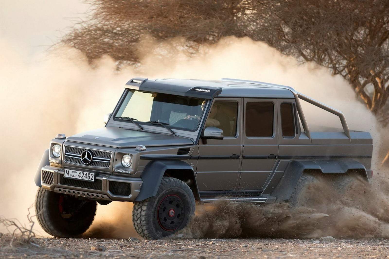 Mercedes-Benz-G63-AMG-6x6-4[3]