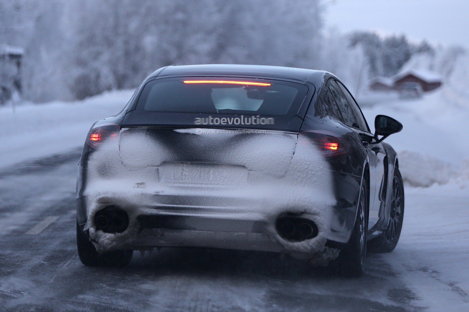 spyshots-2016-porsche-panamera-prototype-undergoes-winter-testing_1