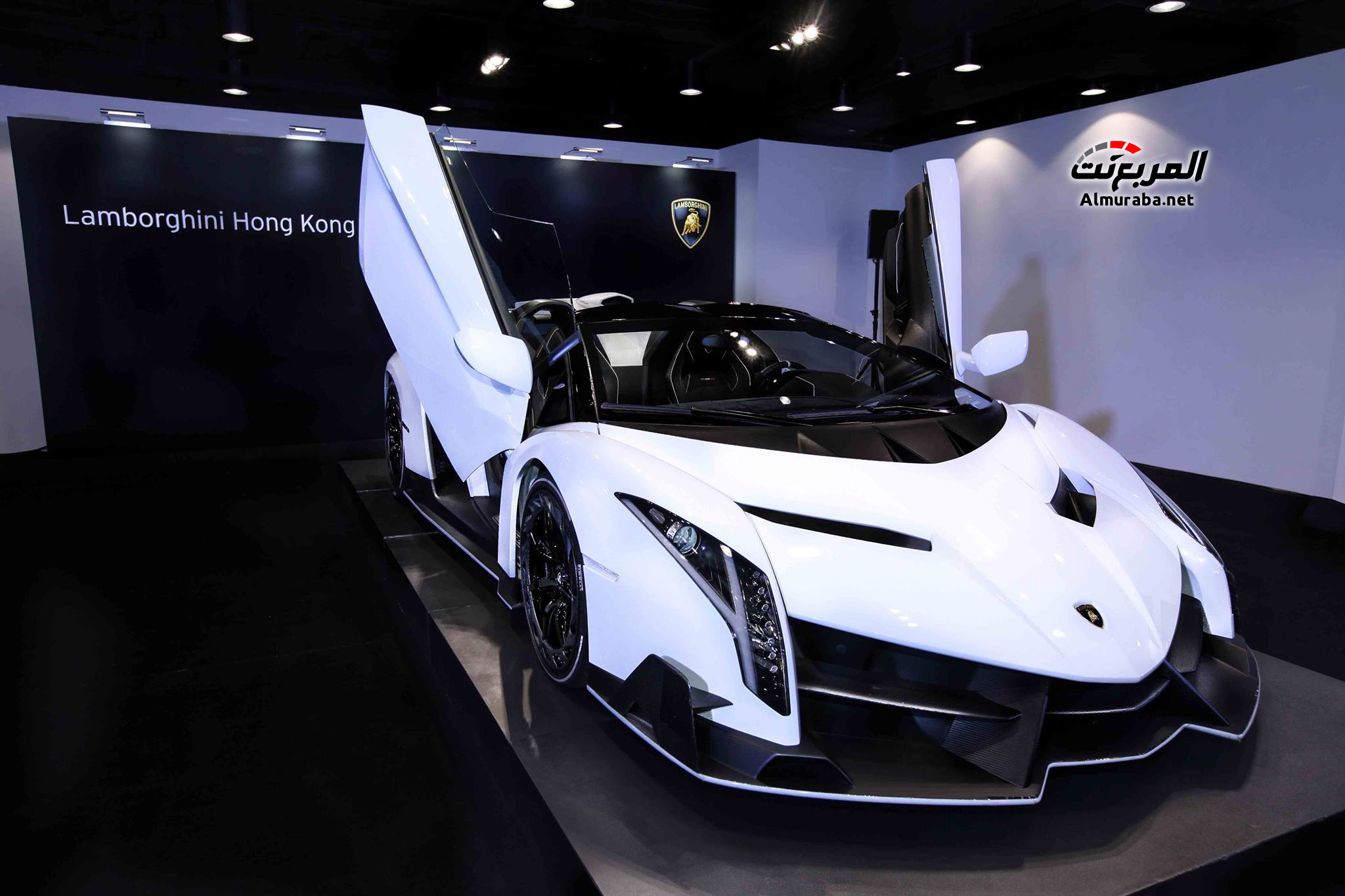 white-veneno-roadster-delivered-to-lamborghini-hong-kong_100497758_h