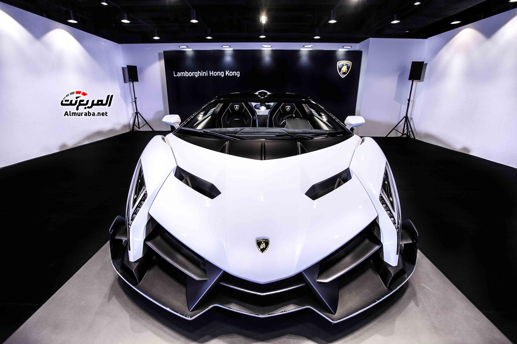 white-veneno-roadster-delivered-to-lamborghini-hong-kong_100497770_h