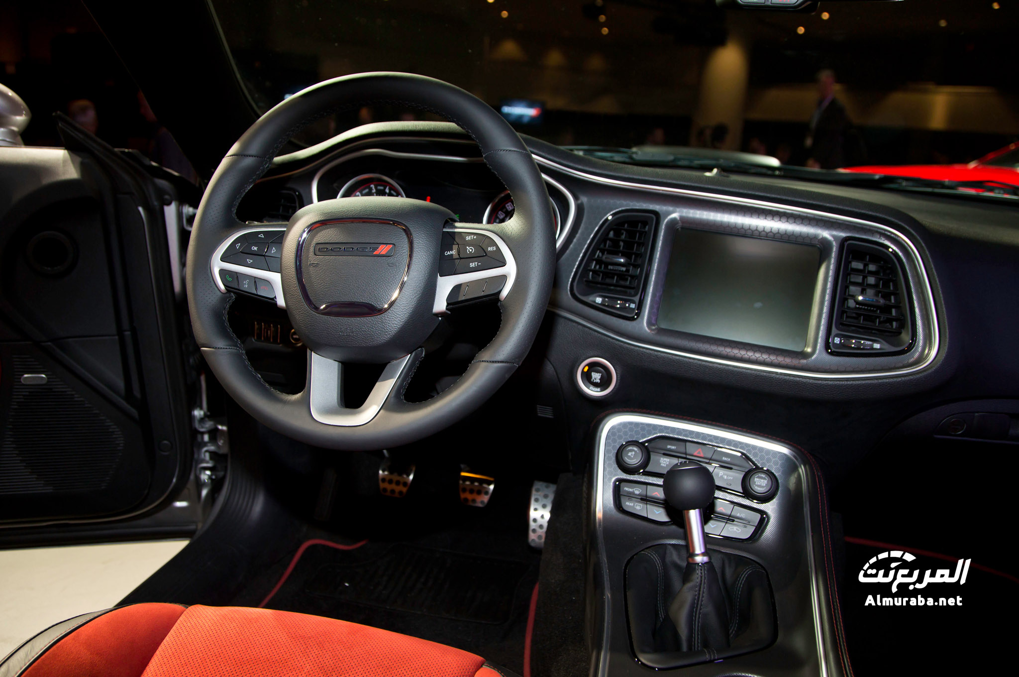 2015-dodge-challenger-392-hemi-scat-pack-shaker-cockpit