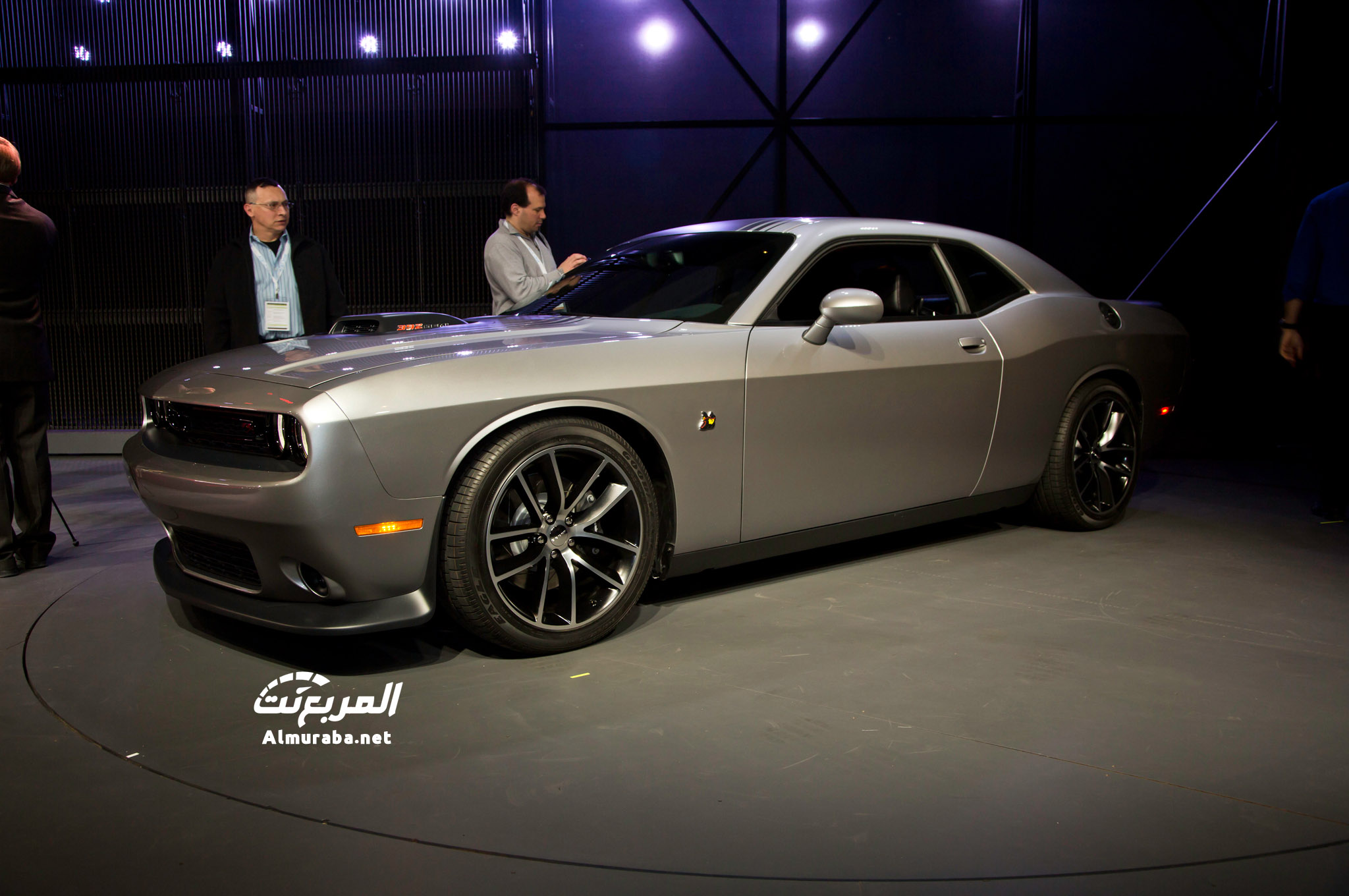 2015-dodge-challenger-392-hemi-scat-pack-shaker-front-three-quarter-02