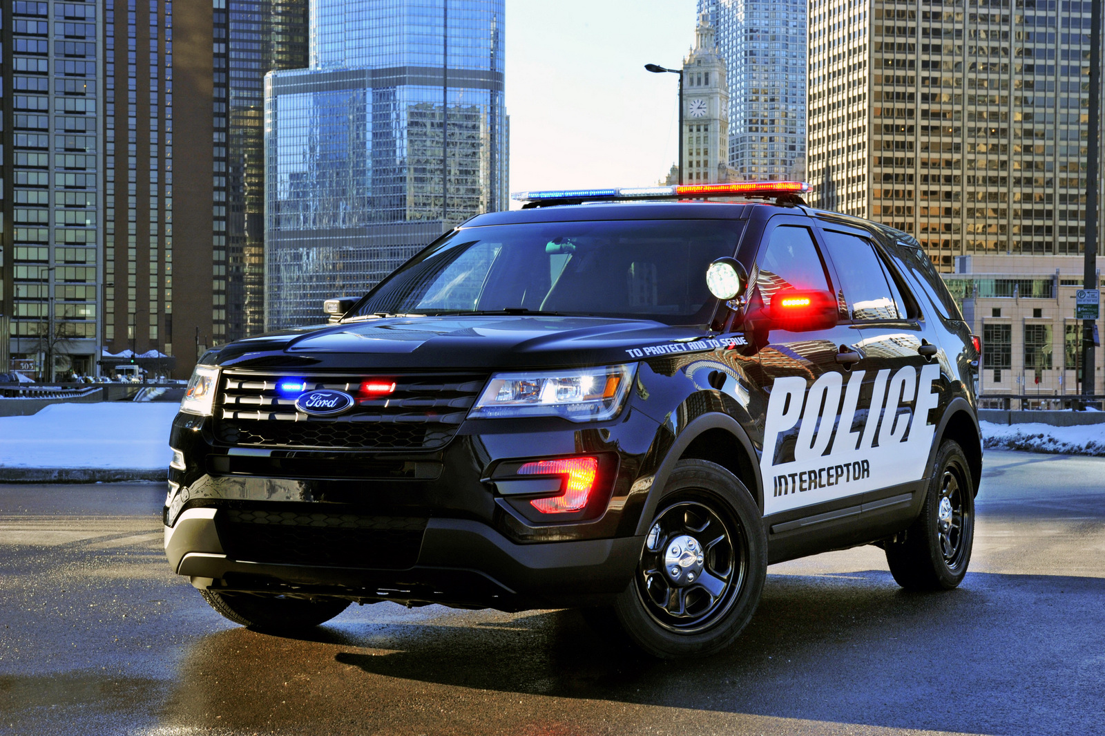 2016-Ford-Police-Interceptor-Utility-12