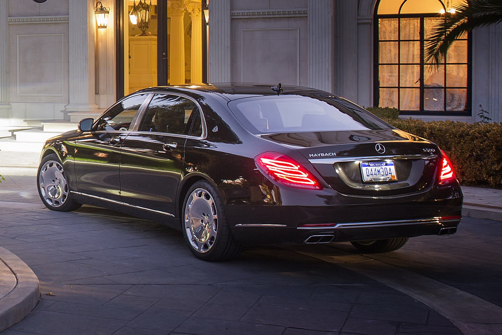 Mercedes-Maybach-S600-13