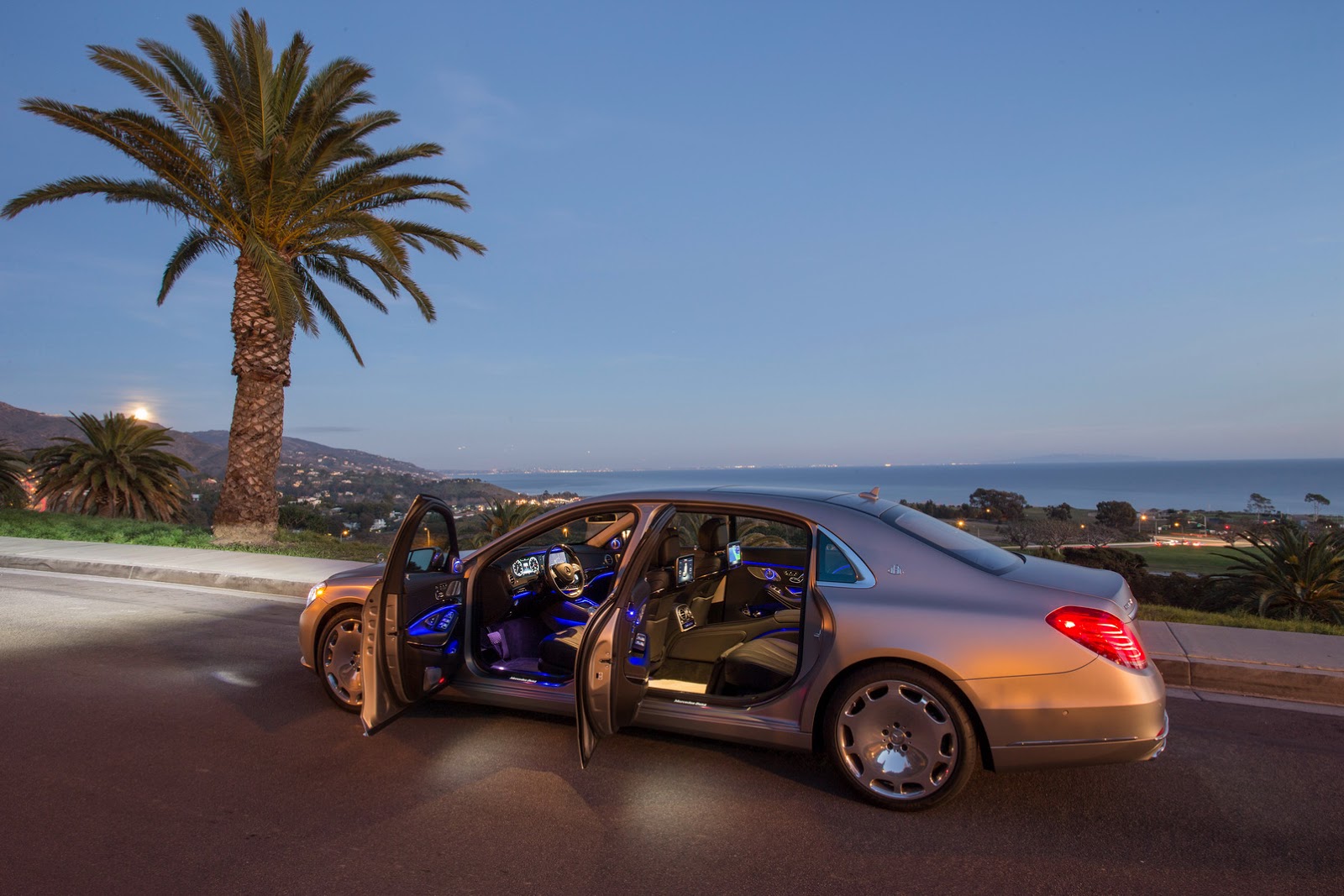 Mercedes-Maybach-S600-49