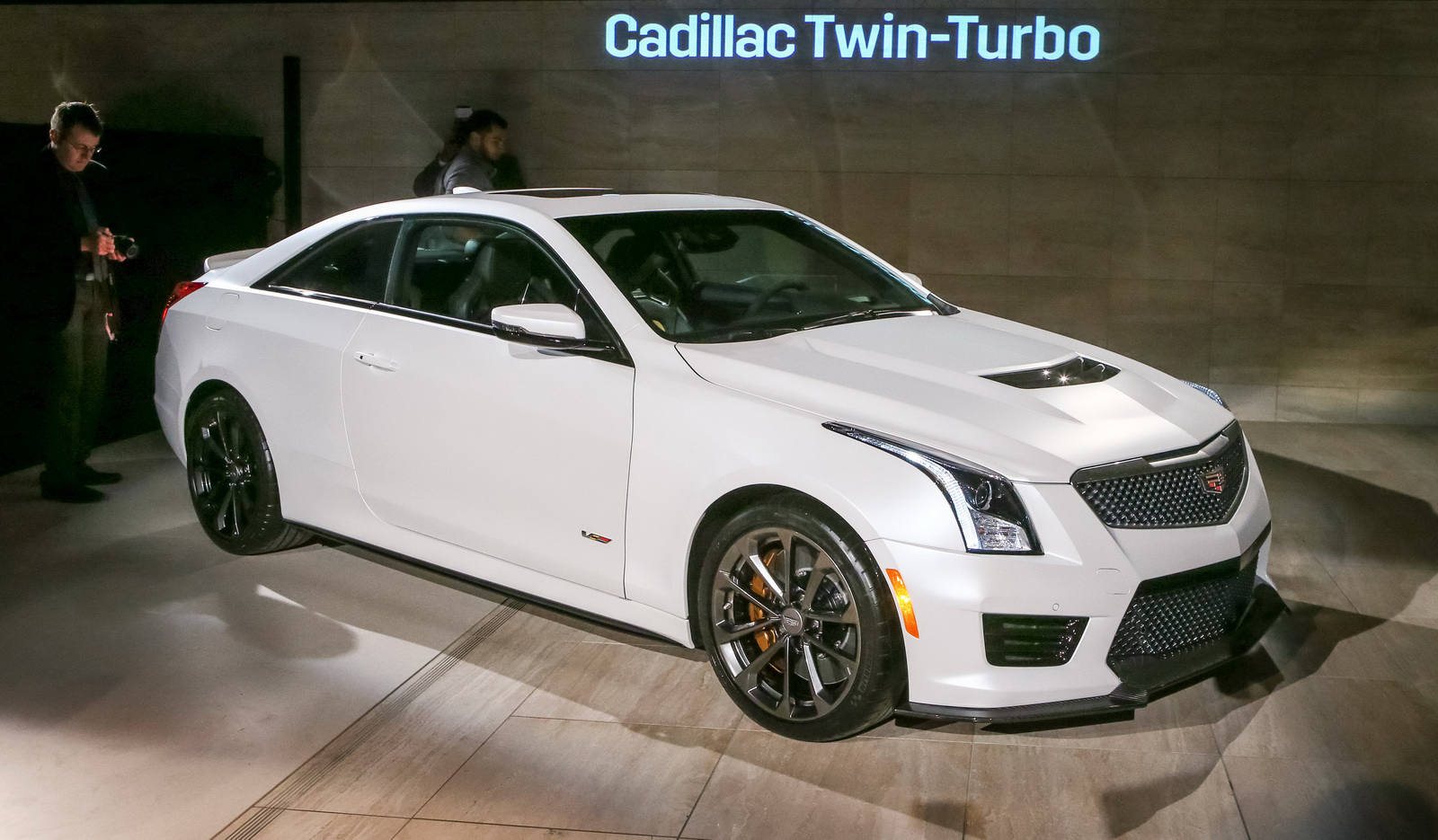 2016-Cadillac-ATS-V-Coupe-2