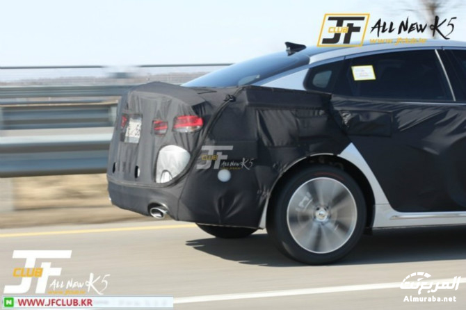 2016-kia-optima-spotted-testing-south-korea-4