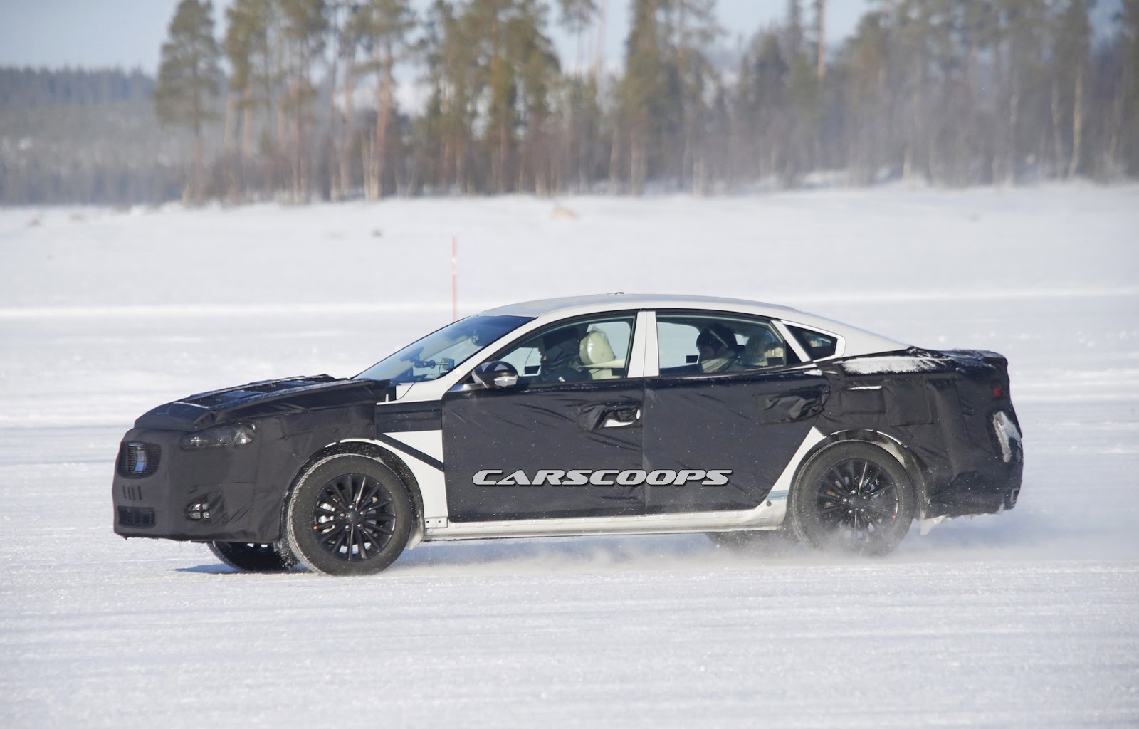 2017-Kia-Cadenza-3