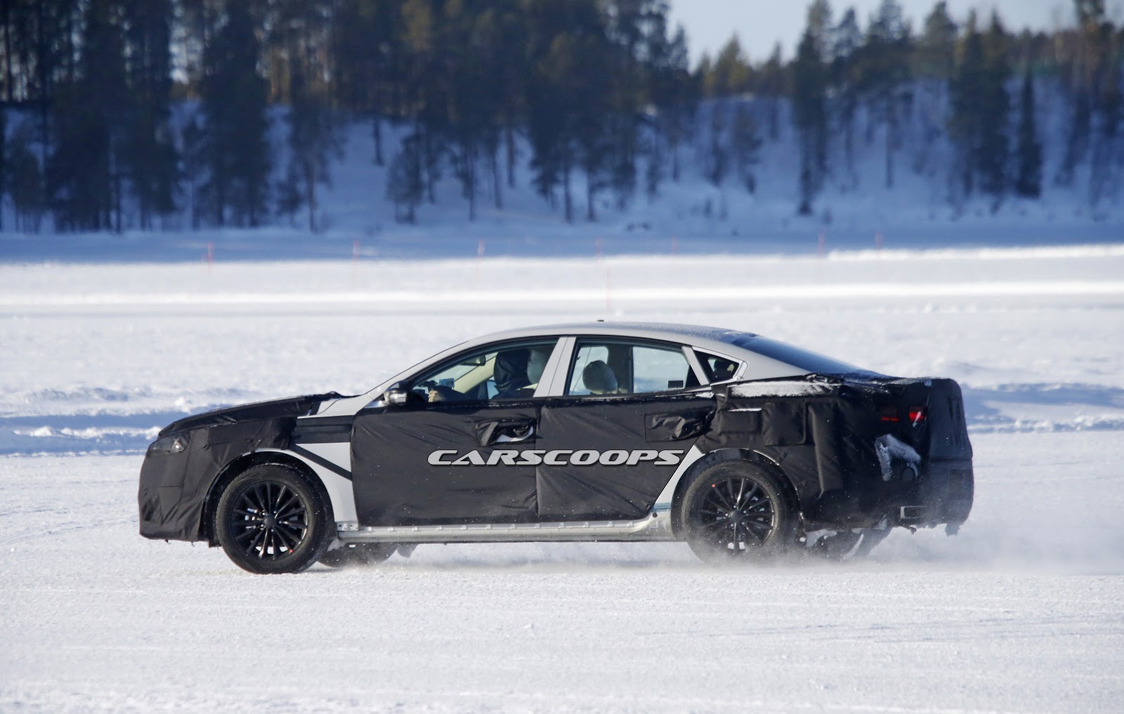 2017-Kia-Cadenza-5