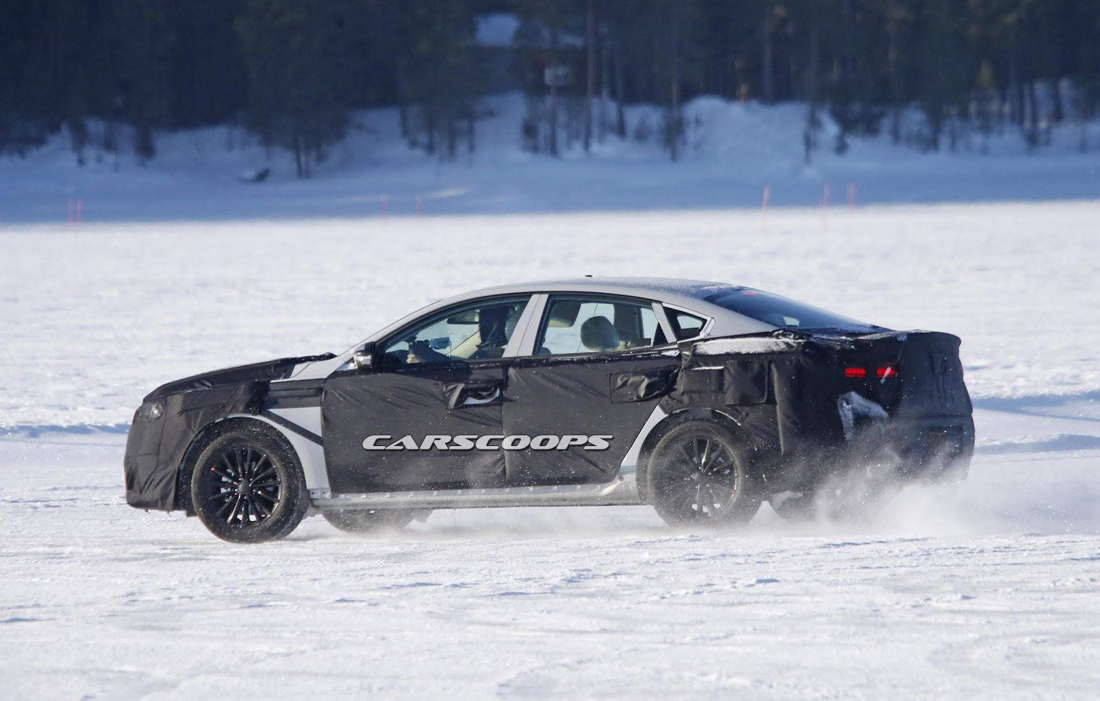 2017-Kia-Cadenza-6