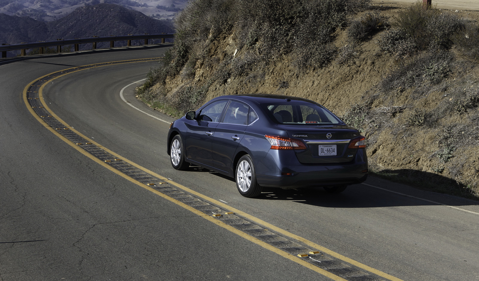 2015-Nissan-Sentra-5