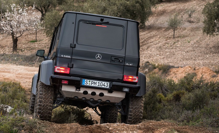 2016-Mercedes-Benz-G500-4x4²-213-876x535